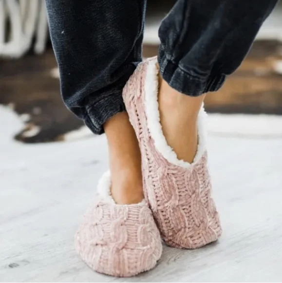 LAST Pair! Cozy Comfy Sherpa Lined Slippers w/Anti-slip Grip Bottoms - Picture 7 of 8